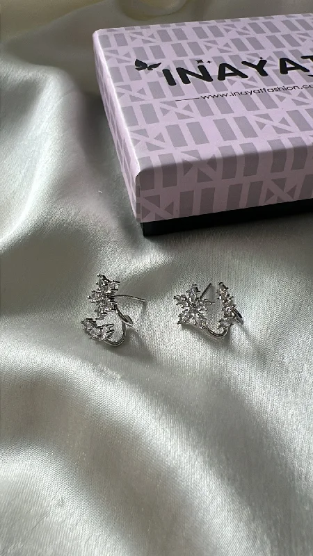 women's earrings with sparkling diamonds -Clyde flower silver earrings