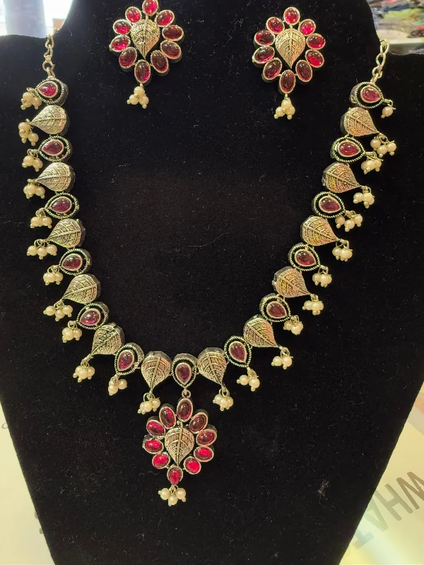 women's necklaces with intricate design -Alluring Hot Pink Floral Designed Silver Plated oxidized Necklace Set With Earrings And Pearl Beads